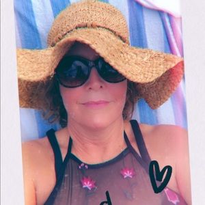 Meet your Posher, Leslie